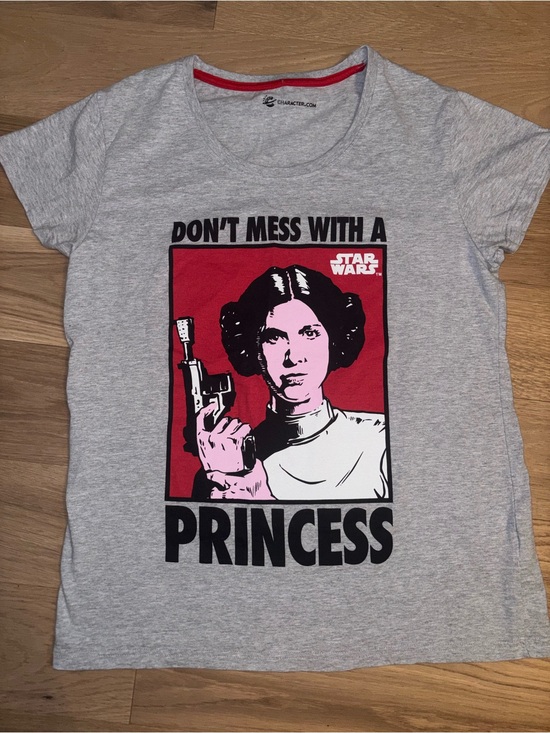 Character.com Tops - Princess Leia Graphic Tee